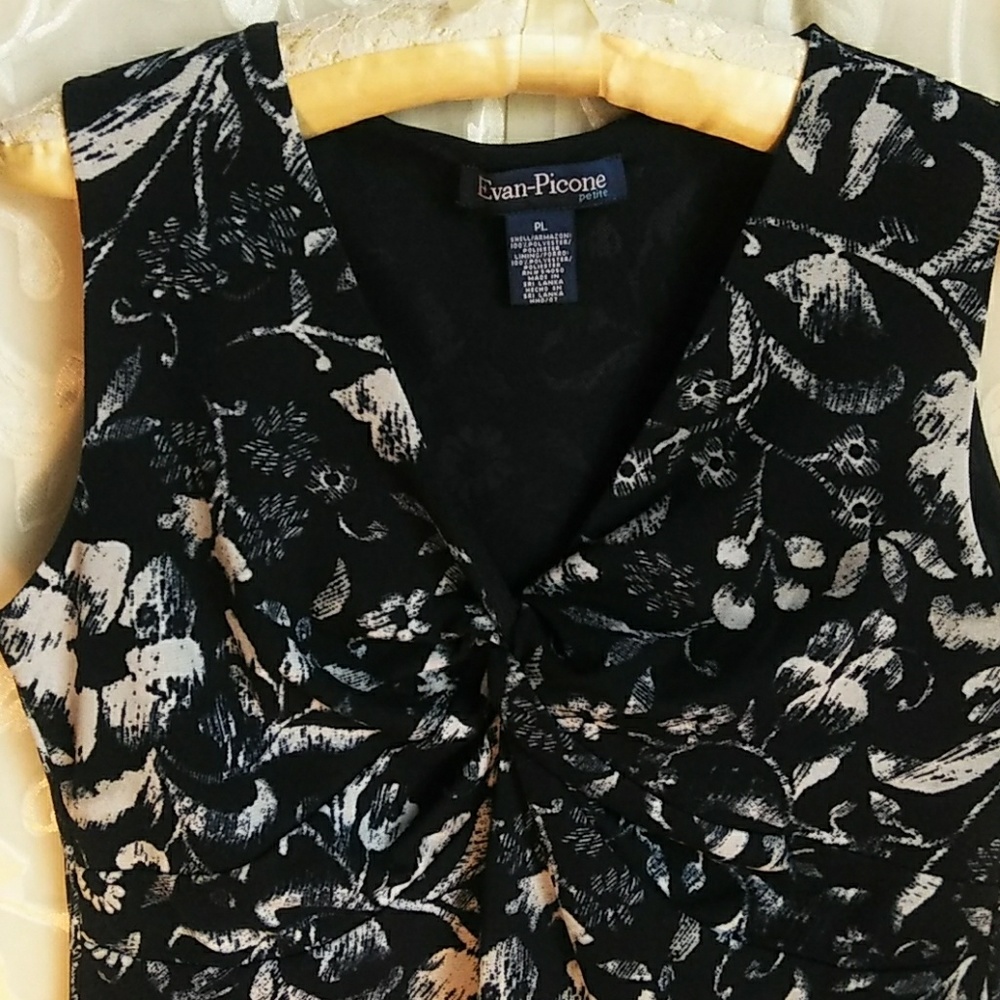 Evan Picone top- no rips or stains, beautiful 🦋 - Picture 2 of 6